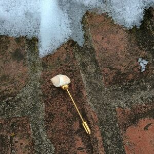 VTG gold tone mini shell stick pin, hat pin, bohemian chic